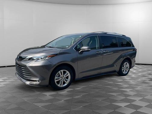 2022 Toyota Sienna Platinum 7 Passenger