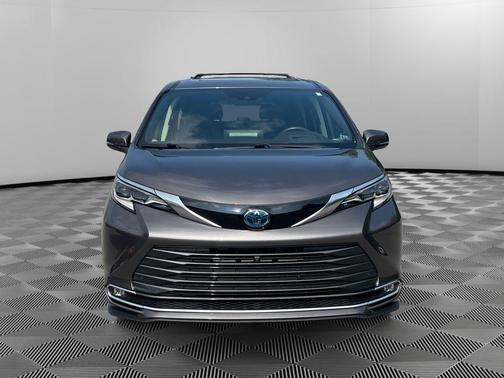 2022 Toyota Sienna Platinum 7 Passenger