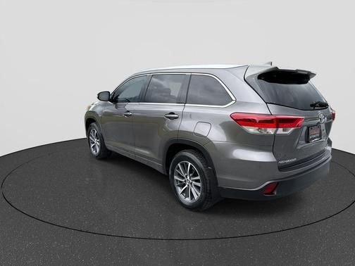 Predawn Gray Mica 2018 Toyota Highlander XLE