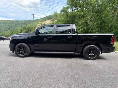 Diamond Black Crystal Pearlcoat 2025 RAM 1500 Tradesman