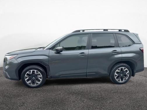 Magnetite Gray Metallic 2025 Subaru Forester Premium