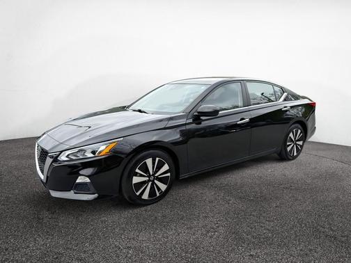 Super Black 2022 Nissan Altima 2.5 SV