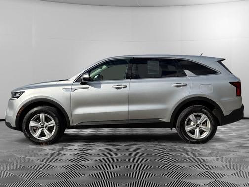 2022 Kia Sorento LX