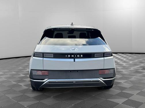 2024 Hyundai IONIQ 5 SE