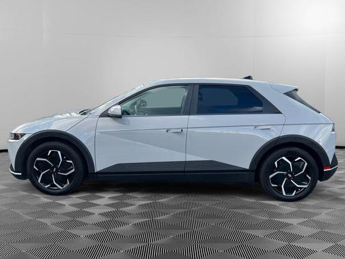 2024 Hyundai IONIQ 5 SE