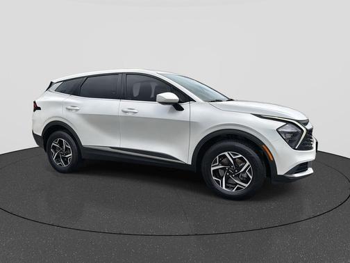 Snow White Pearl 2023 Kia Sportage LX