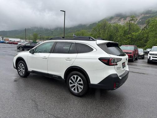 Crystal White Pearl 2021 Subaru Outback Premium
