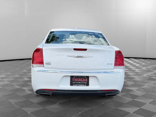 2016 Chrysler 300 Limited