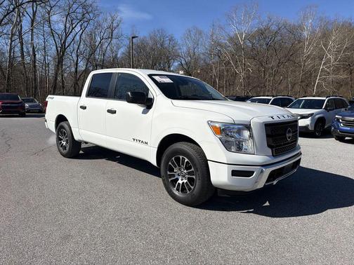 2024 Nissan Titan SV