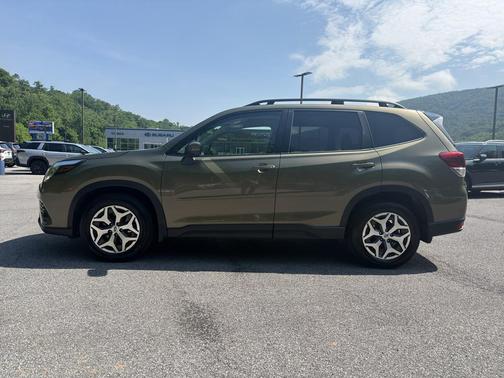 Autumn Green Metallic 2024 Subaru Forester Premium