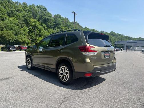Autumn Green Metallic 2024 Subaru Forester Premium