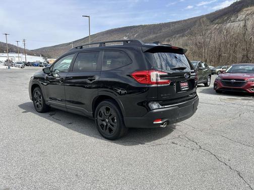 Crystal Black Silica 2026 Subaru Ascent Onyx Edition Touring 7-Passenger