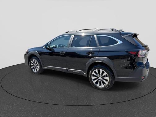 Crystal Black Silica 2025 Subaru Outback Limited