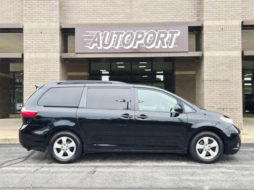Midnight Black Metallic 2016 Toyota Sienna LE