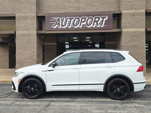 White 2022 Volkswagen Tiguan 2.0T SE R-Line Black