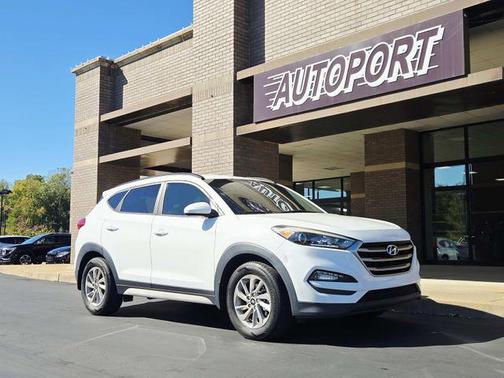 Dazzling White 2017 Hyundai TUCSON SE
