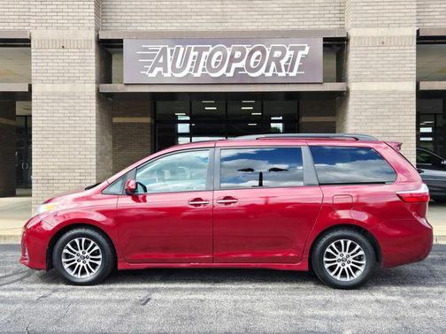 2019 Toyota Sienna XLE Premium
