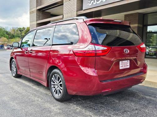 2019 Toyota Sienna XLE Premium
