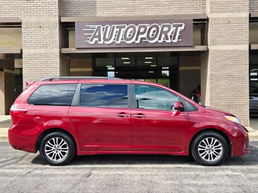 2019 Toyota Sienna XLE Premium