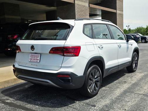 Pure White 2023 Volkswagen Taos 1.5T S