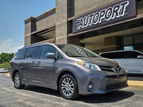 2020 Toyota Sienna XLE