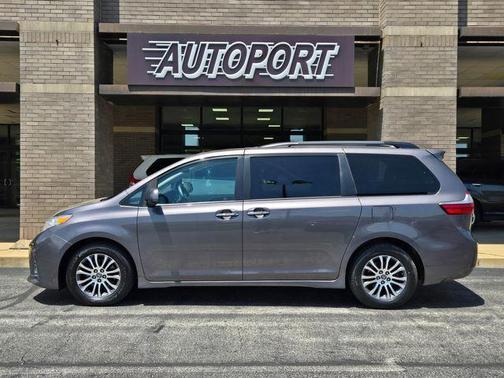 2020 Toyota Sienna XLE