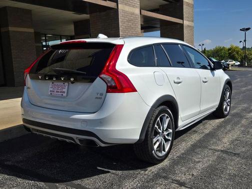 2018 Volvo V60 Cross Country T5