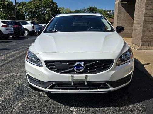 2018 Volvo V60 Cross Country T5