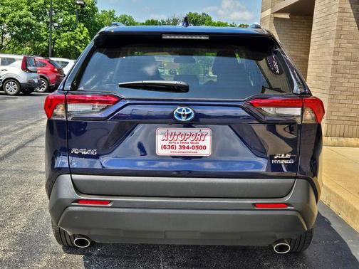 2021 Toyota RAV4 Hybrid XLE