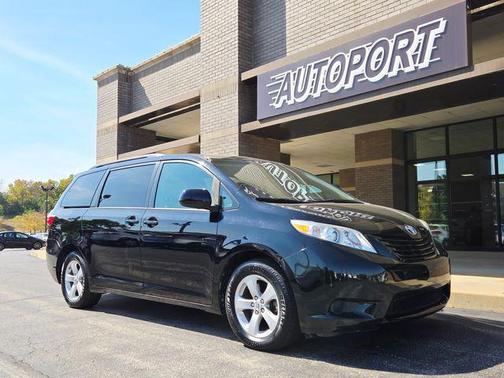 2017 Toyota Sienna LE