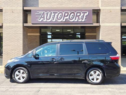 2017 Toyota Sienna LE