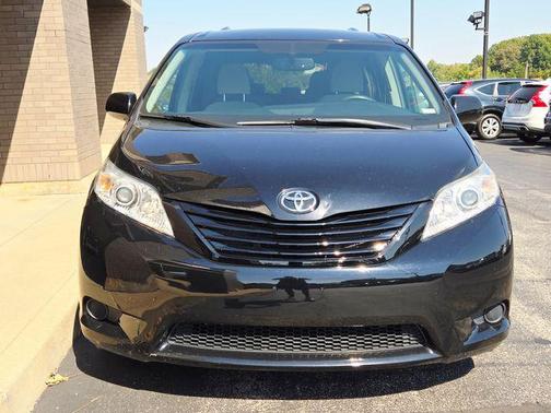 2017 Toyota Sienna LE