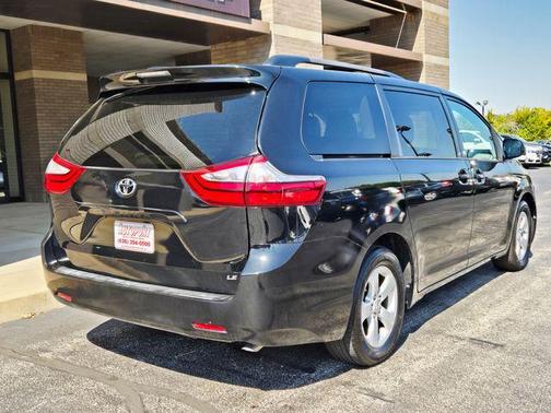 2017 Toyota Sienna LE