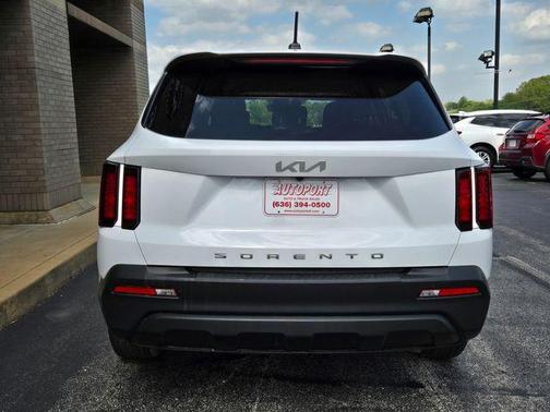 2022 Kia Sorento LX