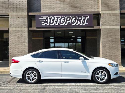 White 2018 Ford Fusion Hybrid SE