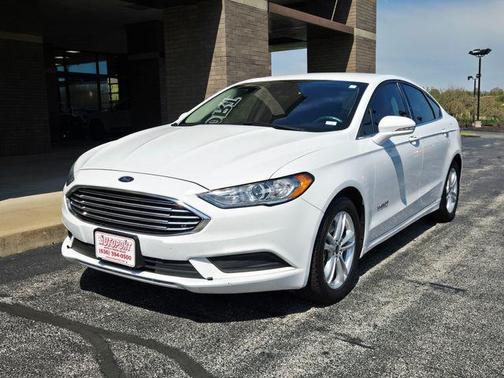 White 2018 Ford Fusion Hybrid SE