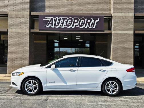 White 2018 Ford Fusion Hybrid SE