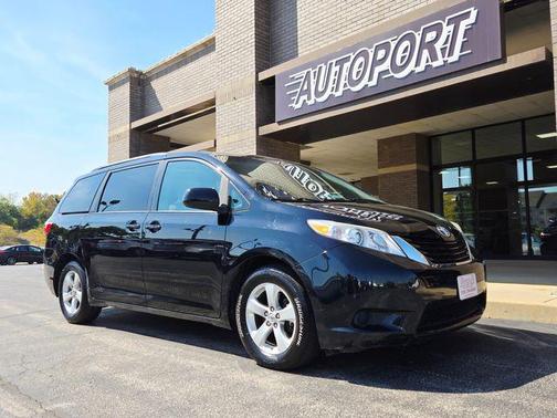 2017 Toyota Sienna LE