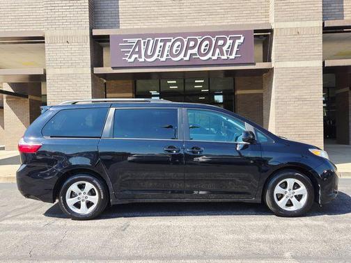 2017 Toyota Sienna LE