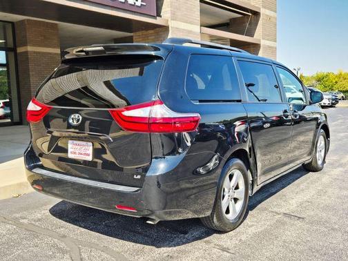 2017 Toyota Sienna LE