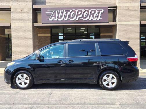 2017 Toyota Sienna LE