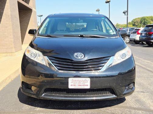 2017 Toyota Sienna LE