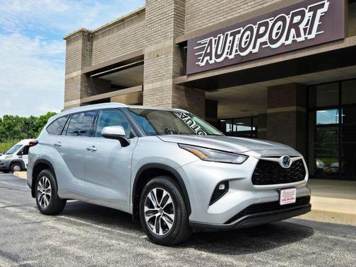 2022 Toyota Highlander Hybrid XLE