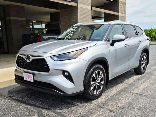 2022 Toyota Highlander Hybrid XLE