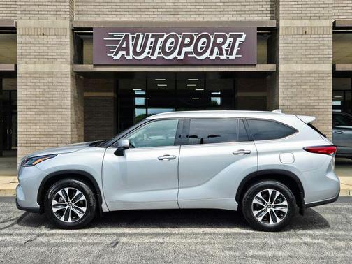 2022 Toyota Highlander Hybrid XLE