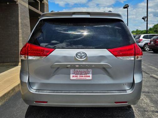 2011 Toyota Sienna LE