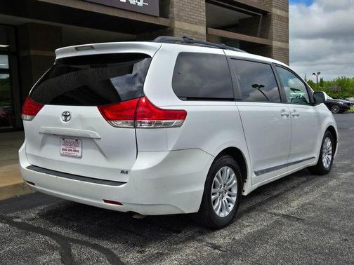 2011 Toyota Sienna XLE