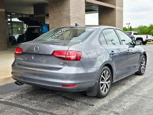 Platinum Gray Metallic 2017 Volkswagen Jetta 1.4T SE