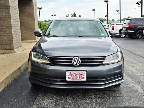 Platinum Gray Metallic 2017 Volkswagen Jetta 1.4T SE