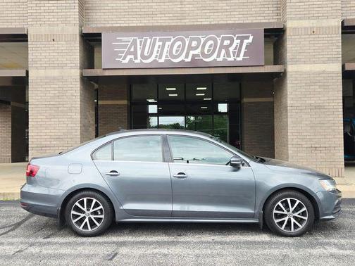Platinum Gray Metallic 2017 Volkswagen Jetta 1.4T SE